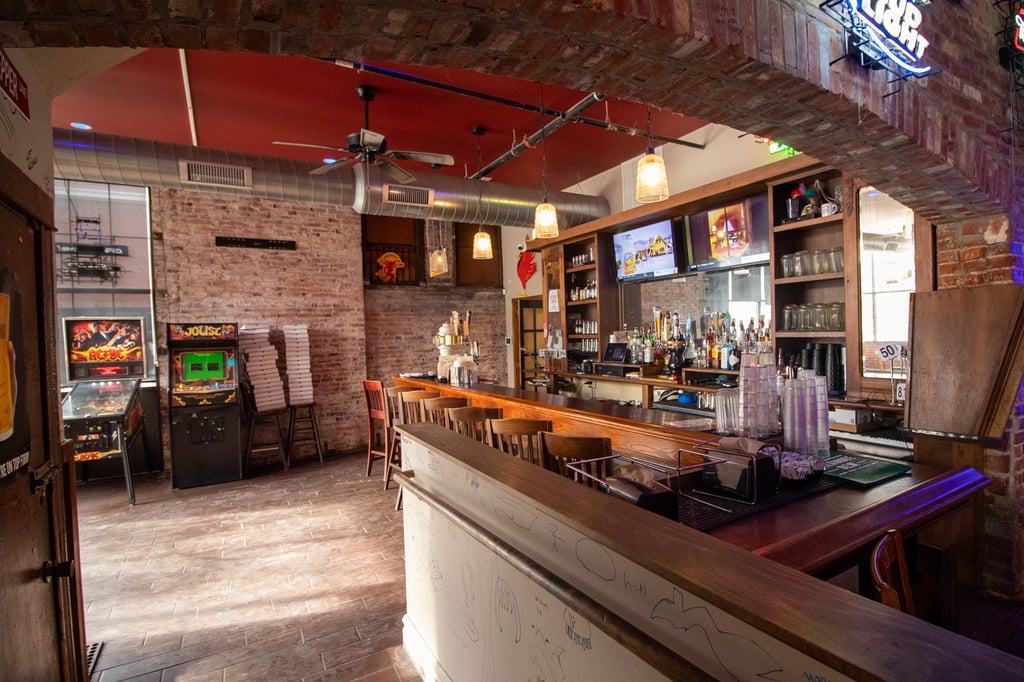 Blackthorn bar and games